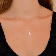 Colar Prat V12 Letra com Zircônia Rosa 1x1cm na internet