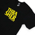 Camiseta preta com estampa amarela da marca Thrasher, apresentando o texto "THRASHER MAGAZINE".