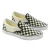 Tênis Vans Classic Slip-On Kids Checkerboard nas cores preto e branco.