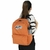 Mochila Vans Old Skool Classic na cor laranja, com logo na parte frontal e uma espaço para garrafa no bolso lateral.