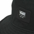 Chapéu bucket preto da Vans com logo "Off The Wall" em um patch na parte frontal.