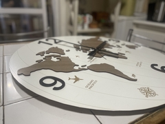 RELOJ MUNDO GLOBO - neWall