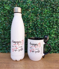 KIT 01 Garrafa Inox Branca térmica 500ml + 01 Caneca Com Colher (Amigos São Flores Que A Vida Planta Na Gente)
