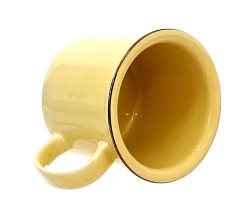 Caneca cerâmica com borda dourada na internet