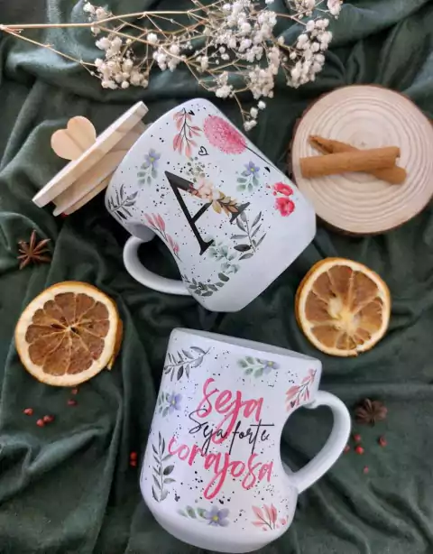 Caneca Cerâmica Corpo Coração Com Tampa Bambu - SEJA FORTE E CORAJOSA