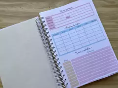 CADERNO A4 UNIVERSITÁRIO - Inicial Floral - comprar online