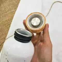 GARRAFA ALUMINO COM TAMPA BAMBU - NÃO TÉRMICA na internet