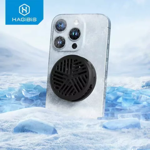 Smartphone branco com cooler magnético preto acoplado na parte traseira, rodeado por gelo e neve