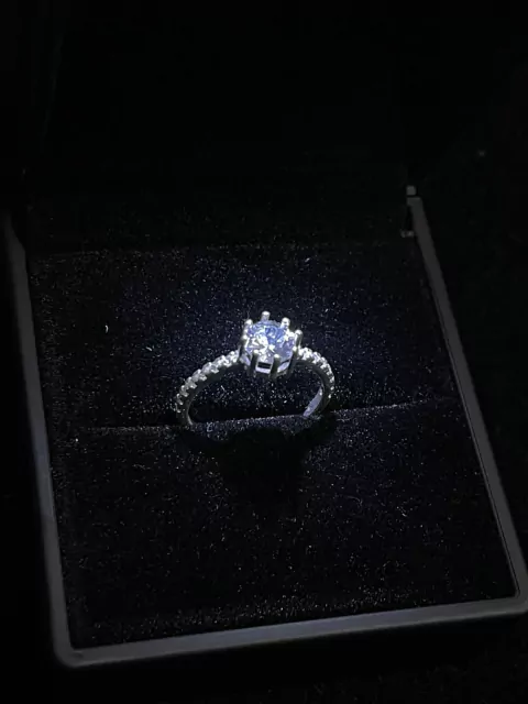 Anel solitário Dália