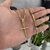 CORRENTE CARTIE ELO CHAPADO ALONGADO FECHO CANHÃO (4MM) + PINGENTE CRUZ TRANÇADA M - BANHO OURO 18K