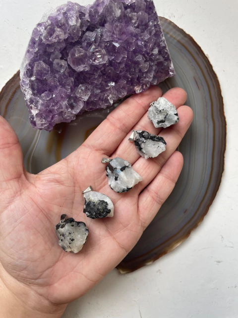 Pingente Pedra da Lua Natural Bruta - Energia Feminina