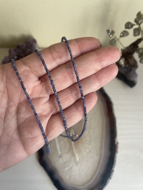 Colar Sodalita Multifacetada 2mm - sabedoria e fortalecimento da mente