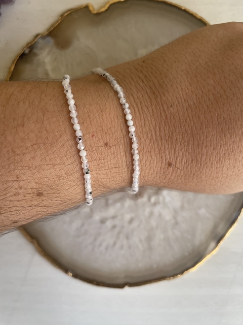 Pulseira Pedra da Lua Natural Multifacetada 2mm - Energia Feminina - comprar online
