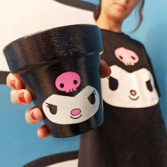 MACETA PINTADA A MANO KUROMI - DOS CRONOPIOS