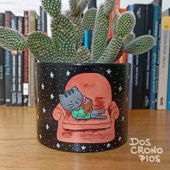 MACETA PINTADA A MANO GATO PELUSA LECTURA CILINDRO - DOS CRONOPIOS