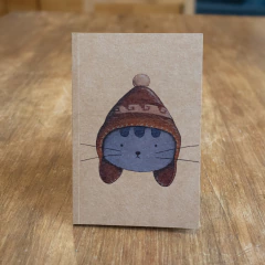 Libreta A6 Gato Pelusa con Gorro Coya – Ilustración Original | Papel Kraft + Papel Natural - comprar online