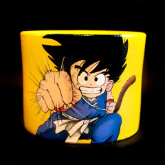 MACETA PINTADA A MANO GOKU DRAGON BALL CILINDRO - DOS CRONOPIOS