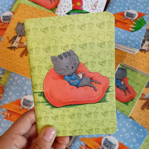 Libreta A6 (Pelusa y su café)