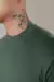 Camiseta OXN Gola Média Verde Escura na internet