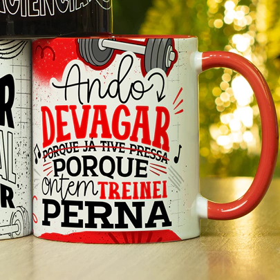 Caneca Academia Engraçada: "Ando Devagar Porque Treinei Perna" - comprar online