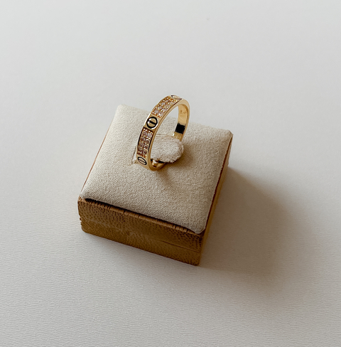 Anel inspiração love cravejado