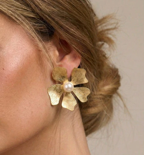 Brinco flor botão pérola - comprar online