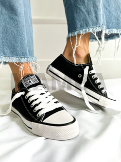 Converse Negra Baja en internet
