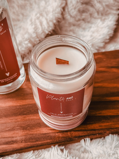 Vela Aromática | Frutas Vermelhas - 30 a 35h - Plantô AMÔ | Sprays e Velas Aromáticas
