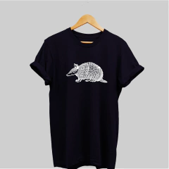 Remera Armadillo Negra en internet
