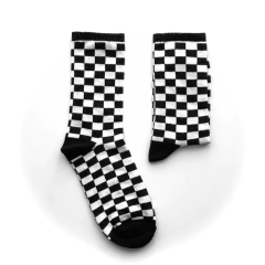 TENIS CUADROS BLANCO Y NEGRO en internet