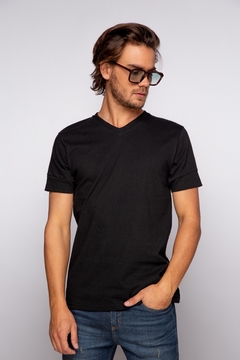Remera escote en v dromo 1001