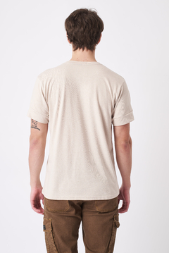 Remera escote en v dromo 1001 en internet