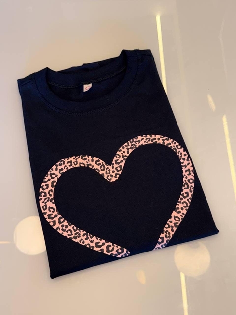 T-SHIRT CORAÇÃO ANIMAL PRINT