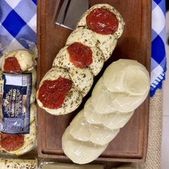 Trança de Mussarela com Tomate Seco - 350g - comprar online