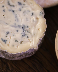 Queijo Gorgonzola Duplo Creme - Meia Peça (350g) - Fusqueijão na internet