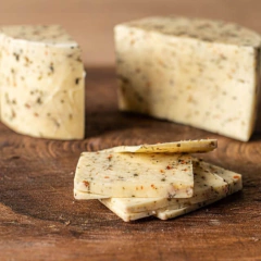 Queijo artesanal Alagoa-MG - Temperado (parmesão) 500g - comprar online