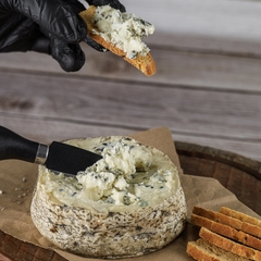 Queijo Gorgonzola Duplo Creme - Peça inteira (700g) - Fusqueijão - comprar online