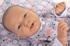 Zoom a la cara del bebote Astor sin chupete