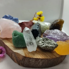 Kit Magia dos Cristais - 12 pedras e cristais para começar sua coleção cheia de magia