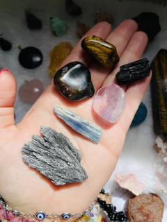 Kit de Proteção - Cristais que vão proteger sua energia no dia a dia - comprar online