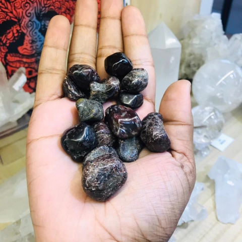 Granada - pedra rolada - Empoderamento