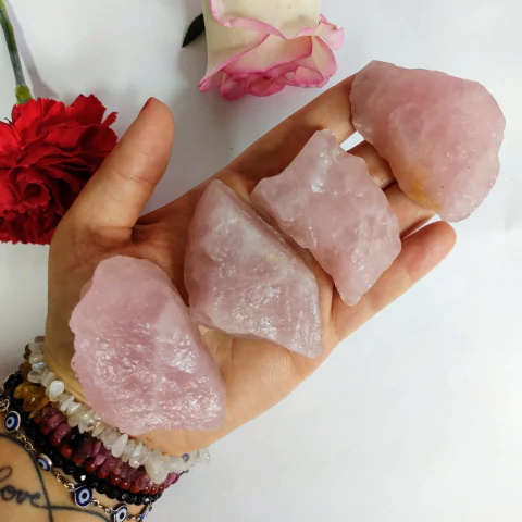 Quartzo Rosa - pedra bruta - Amor e autoestima