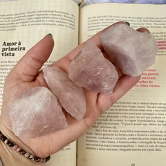 Quartzo Rosa - pedra bruta - Amor e autoestima - Ametysta - Loja de Cristais e Produtos de Bem Estar, Holísticos e Místicos