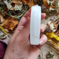 Placa de Selenita - Limpeza Energética - Redonda e Polida com 6 cm - Ametysta - Loja de Cristais e Produtos de Bem Estar, Holísticos e Místicos