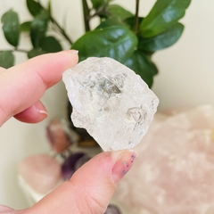 Cristal Quartzo Branco - pedra bruta - expansão de energia - Ametysta - Loja de Cristais e Produtos de Bem Estar, Holísticos e Místicos