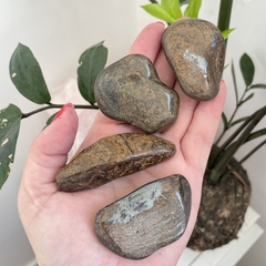 Bronzita - Pedra rolada - Poder Pessoal - Ametysta - Loja de Cristais e Produtos de Bem Estar, Holísticos e Místicos