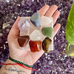 Kit Cristais dos 7 Chakras + Selenita - Equilíbrio Energético - pedras roladas - comprar online