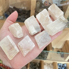 Calcita Ótica - Pedra do Ano 2023 - Clareza Mental (p) na internet