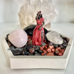 Maria Navalha Altar - Cristais + Imagem + Suporte - comprar online