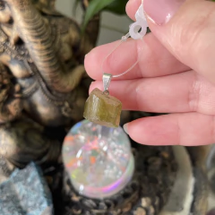 Pingente de Turmalina Melância na matriz - Equilíbrio sentimental - Pedra bruta na internet